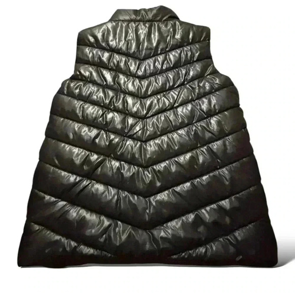 NWOT Calvin Klein kid’s sz5 puffer vest w red appliqué. 15% dsct w 2+ bundle! - Picture 6 of 6